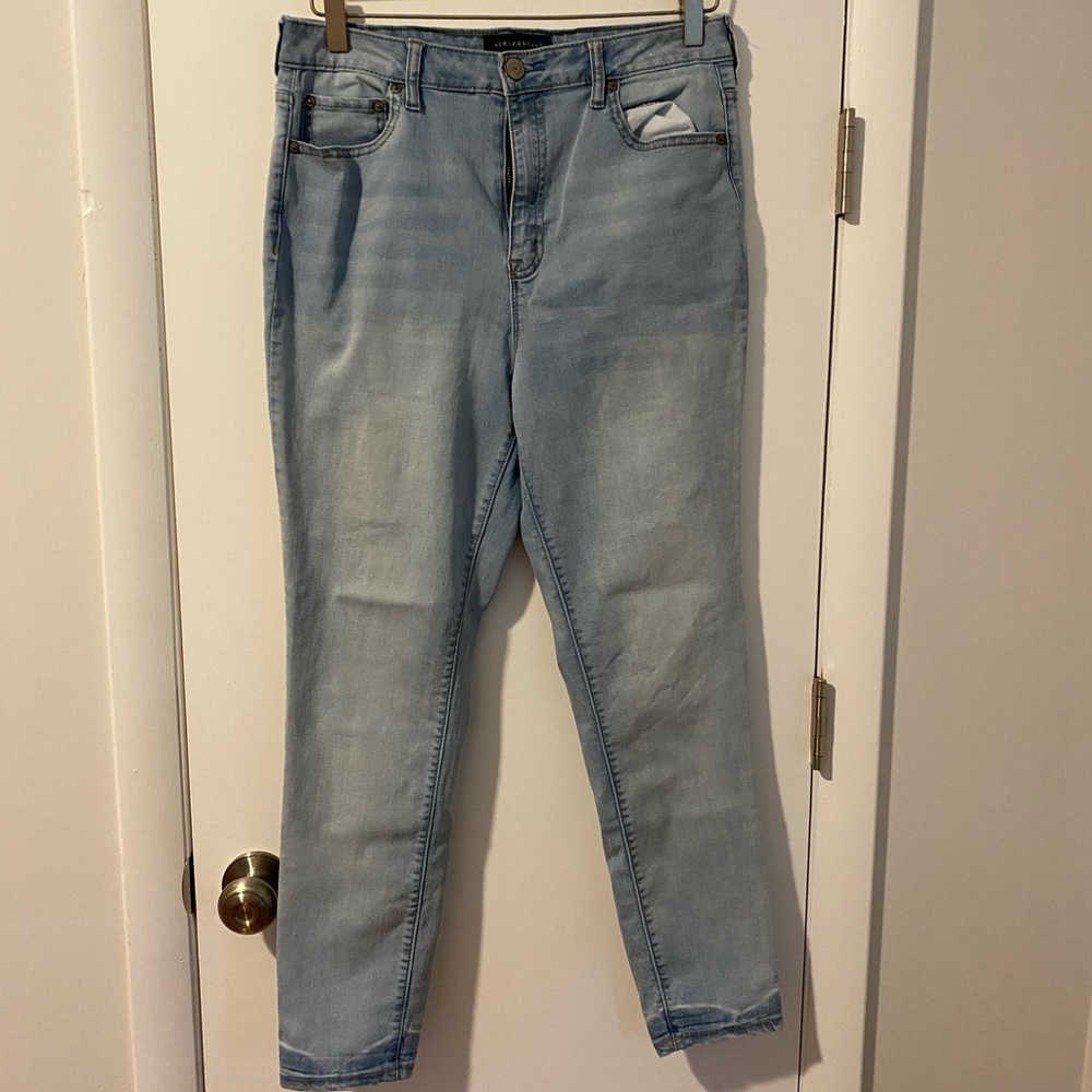 🎉Aeropostale Light Wash Denim “The Norma Jean”